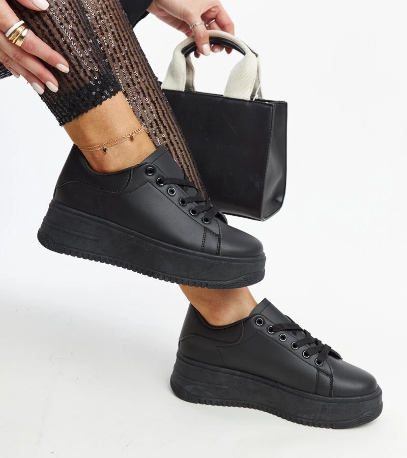 Ottavia platformon lévő fekete sportcipők