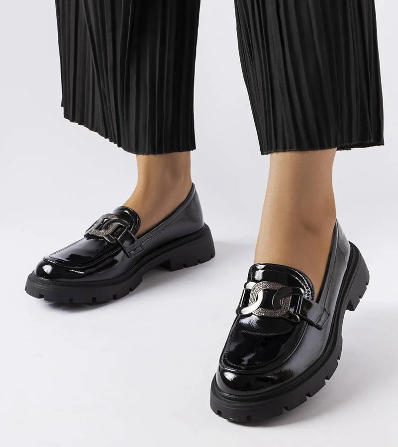 Fekete lakk mokaszin cirkóniákkal Pineda