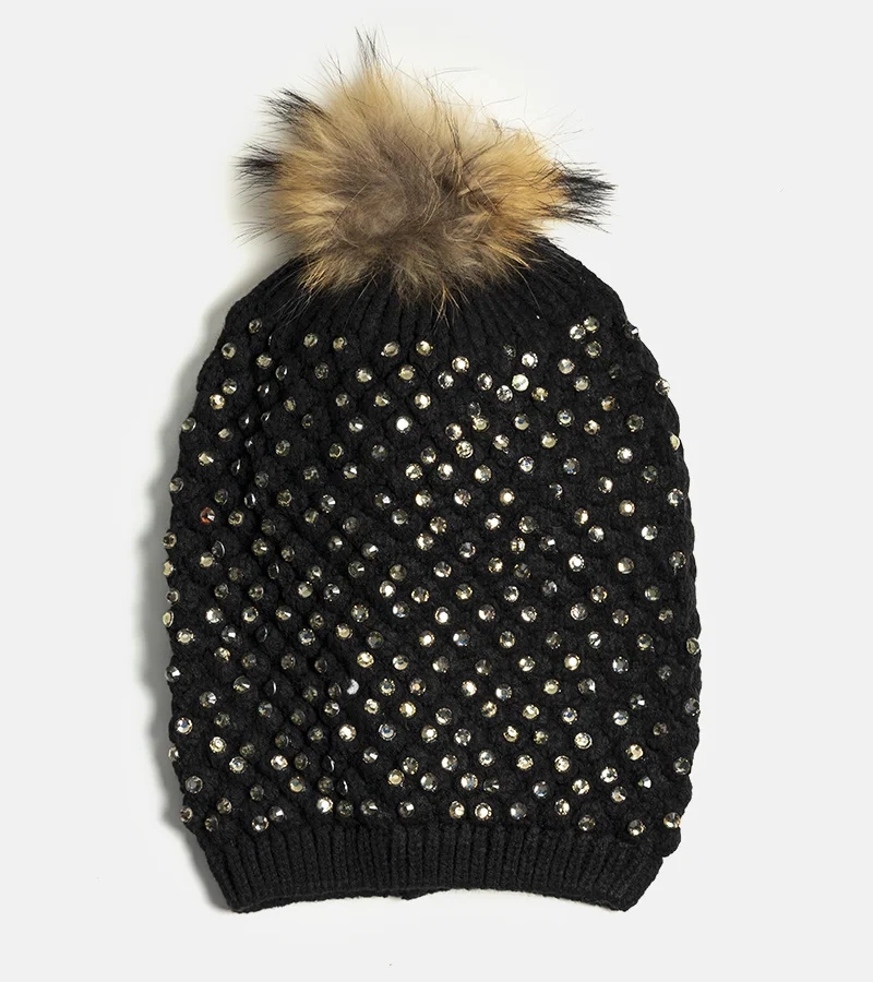 Fekete cirkóniákkal díszített sapka Kyrie