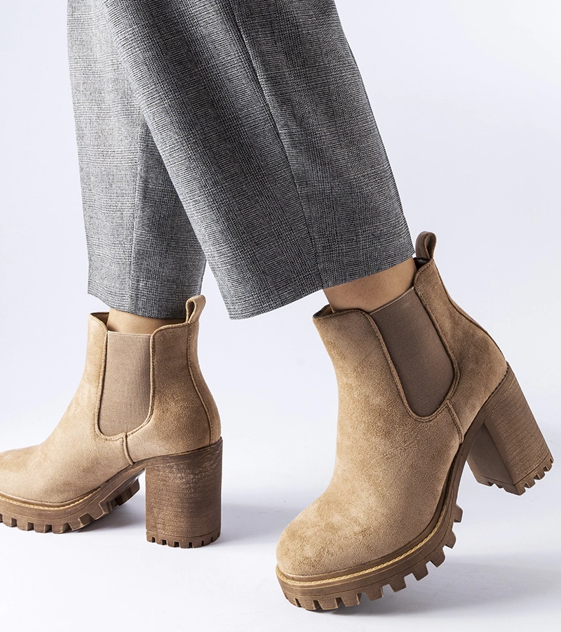 Montelparo masszív sarokkal rendelkező bézs bokacsizma