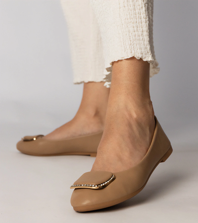 Bejla női barna balerinacipő cirkóniával