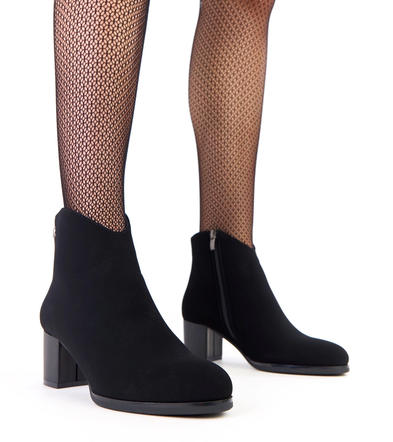 Fekete bokacsizma finom díszítéssel matt ökobőrből Angelo