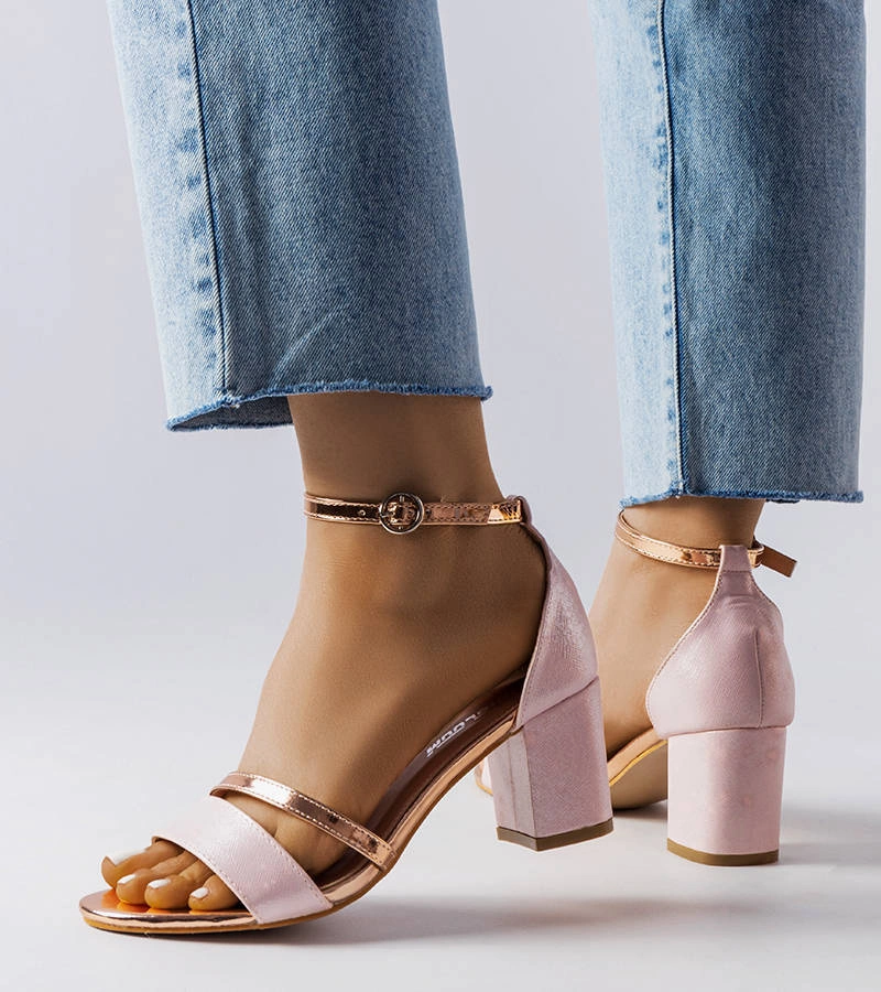 Rózsaszín-arany szálkás sarokszandál Tetradi