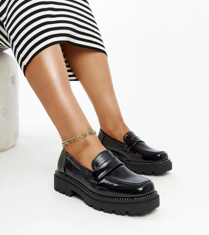 Fekete lakkozott bőrbéléses Ulla félcipők