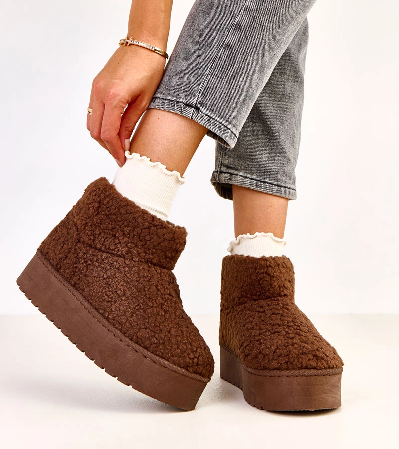 Sötétbarna hócsizmák báránybőr szárú Lasso