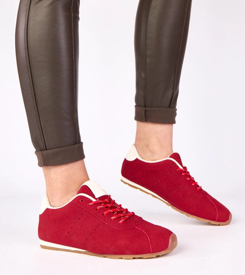 Piros tornacipő fehér díszítéssel Birna