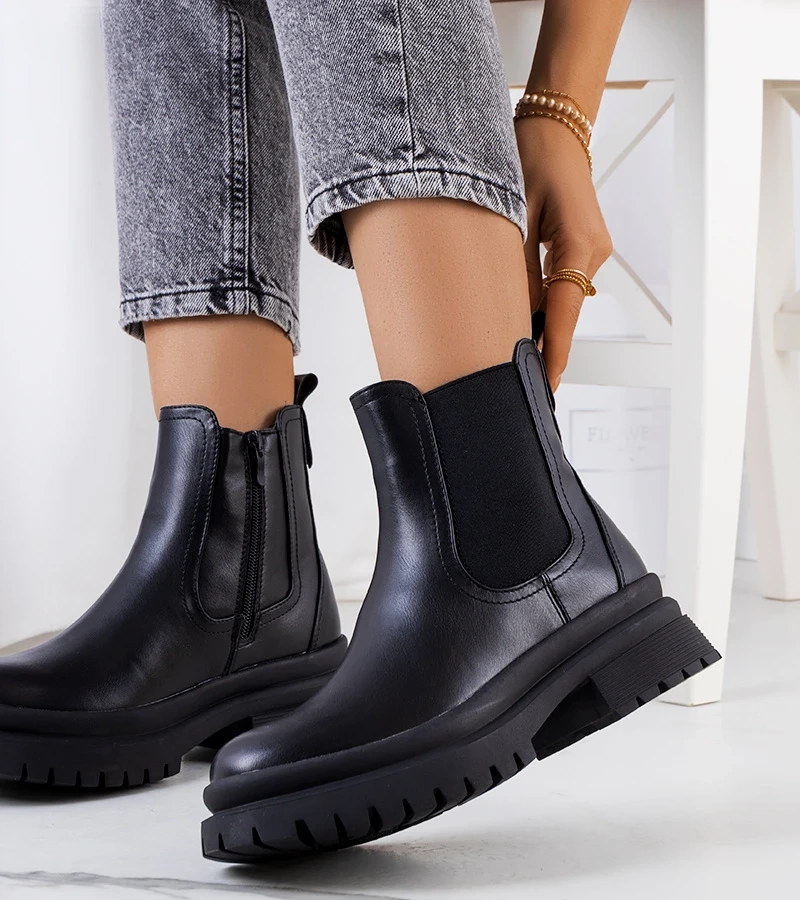 Fekete platformos Alaina bokacsizma