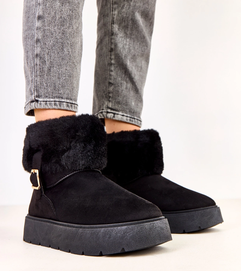 Fekete platformos hócsizma csattal díszítve Salini