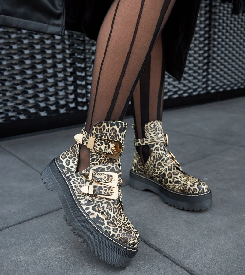 Lograto bézs párducos platformos bokacsizma