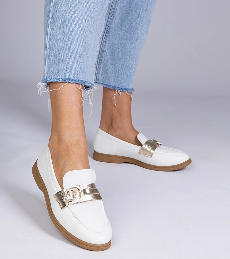 Berita fehér ökobőr mokaszin cirkóniákkal