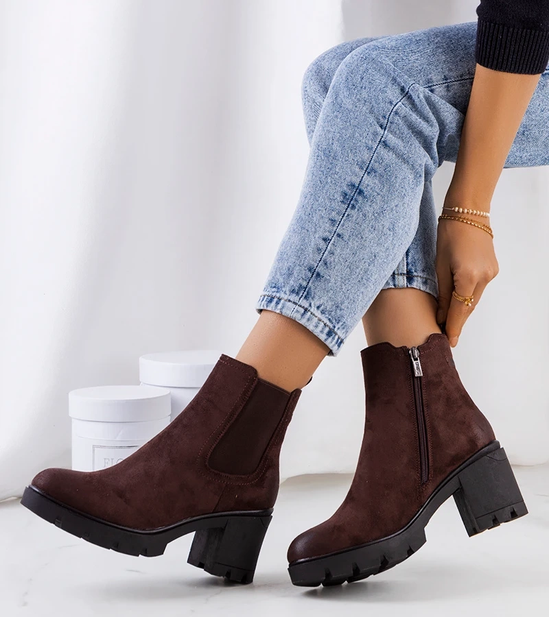 Barna szarvasbőr bokacsizma Svelte