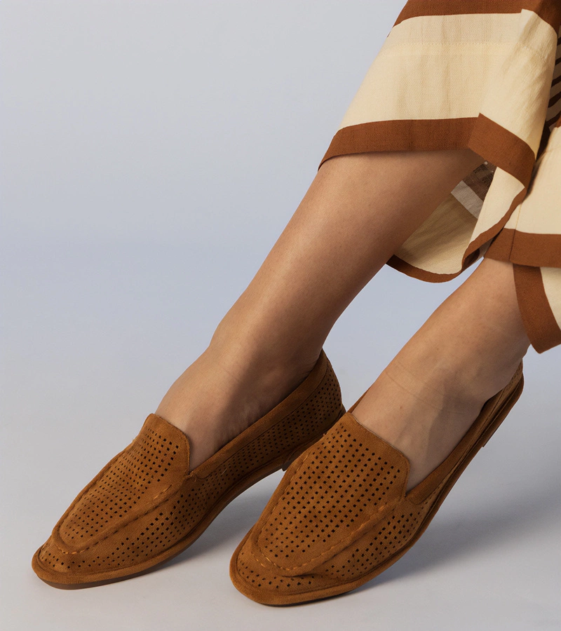 Stanila áttört ökobőr mokaszinok karamell színben