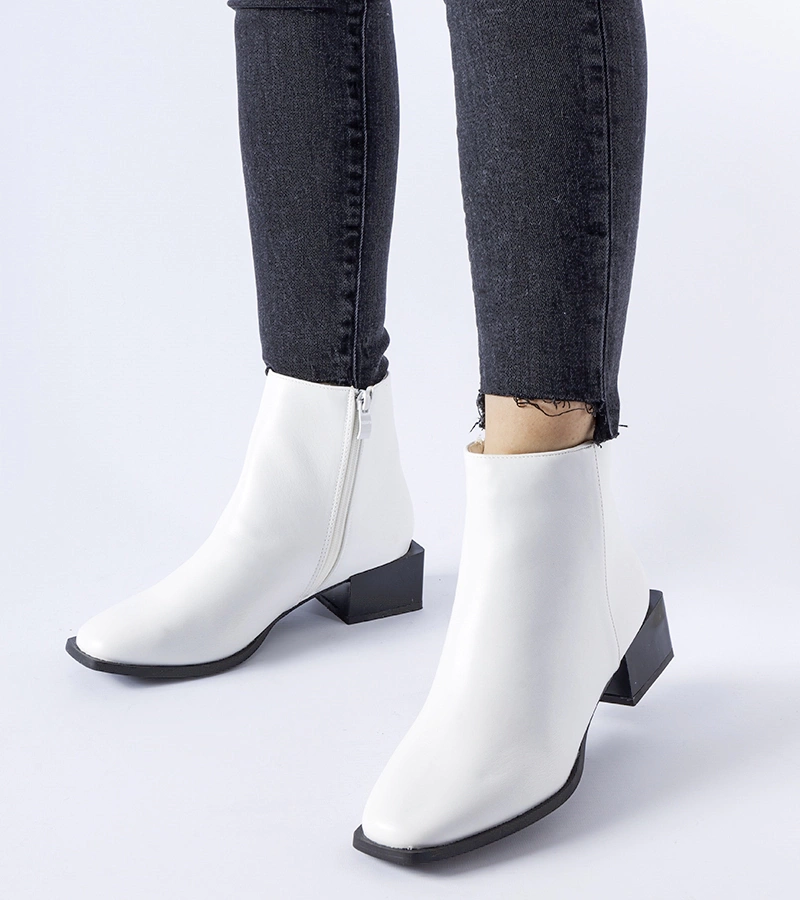 Fehér bélelt bokacsizma négyzetes sarokkal Boris.