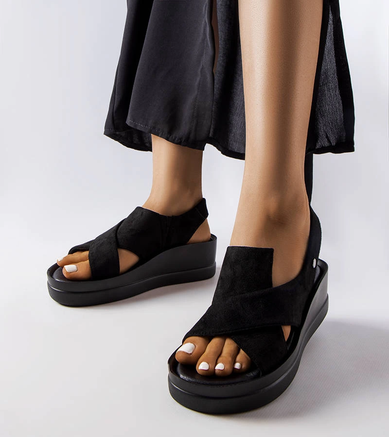 Fekete platformos szandál Adelina